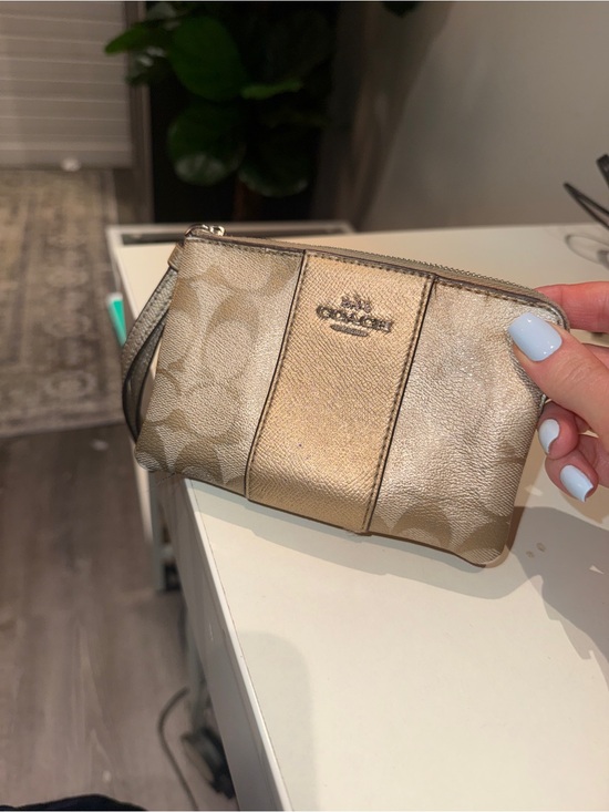 Coach Handbags - Coach Metallic Gold Signature Wristlet Clutch BROKEN ZIPPER